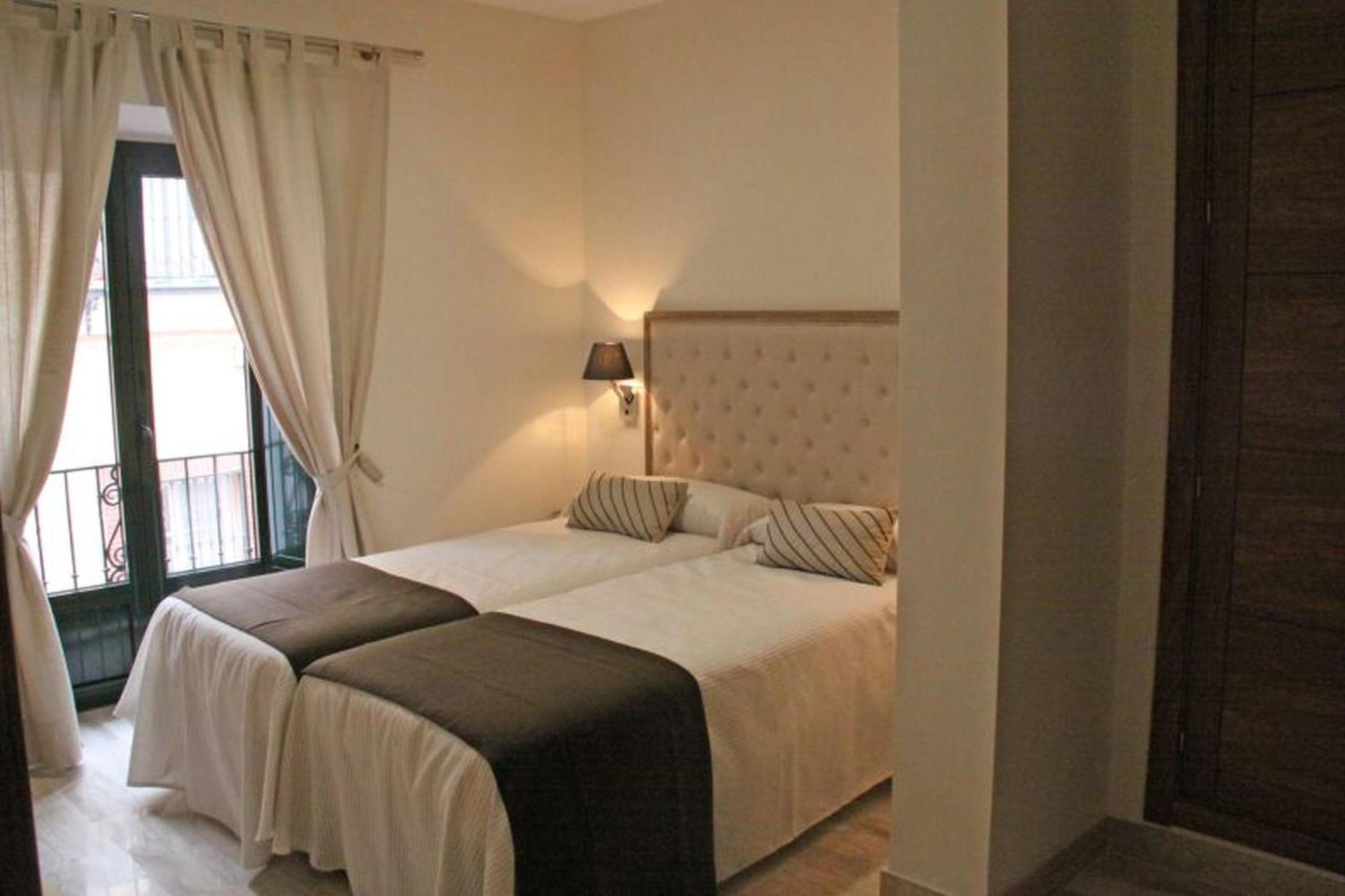 Apartamentos Living Sevilla Centro Maestranza Экстерьер фото