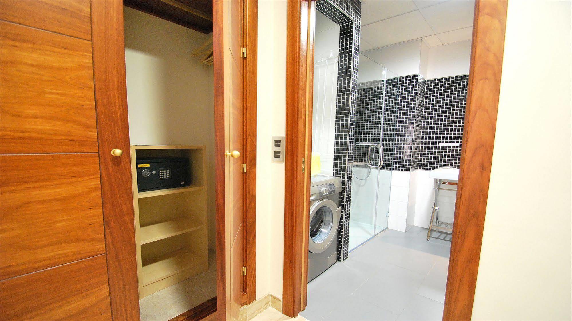 Apartamentos Living Sevilla Centro Maestranza Экстерьер фото