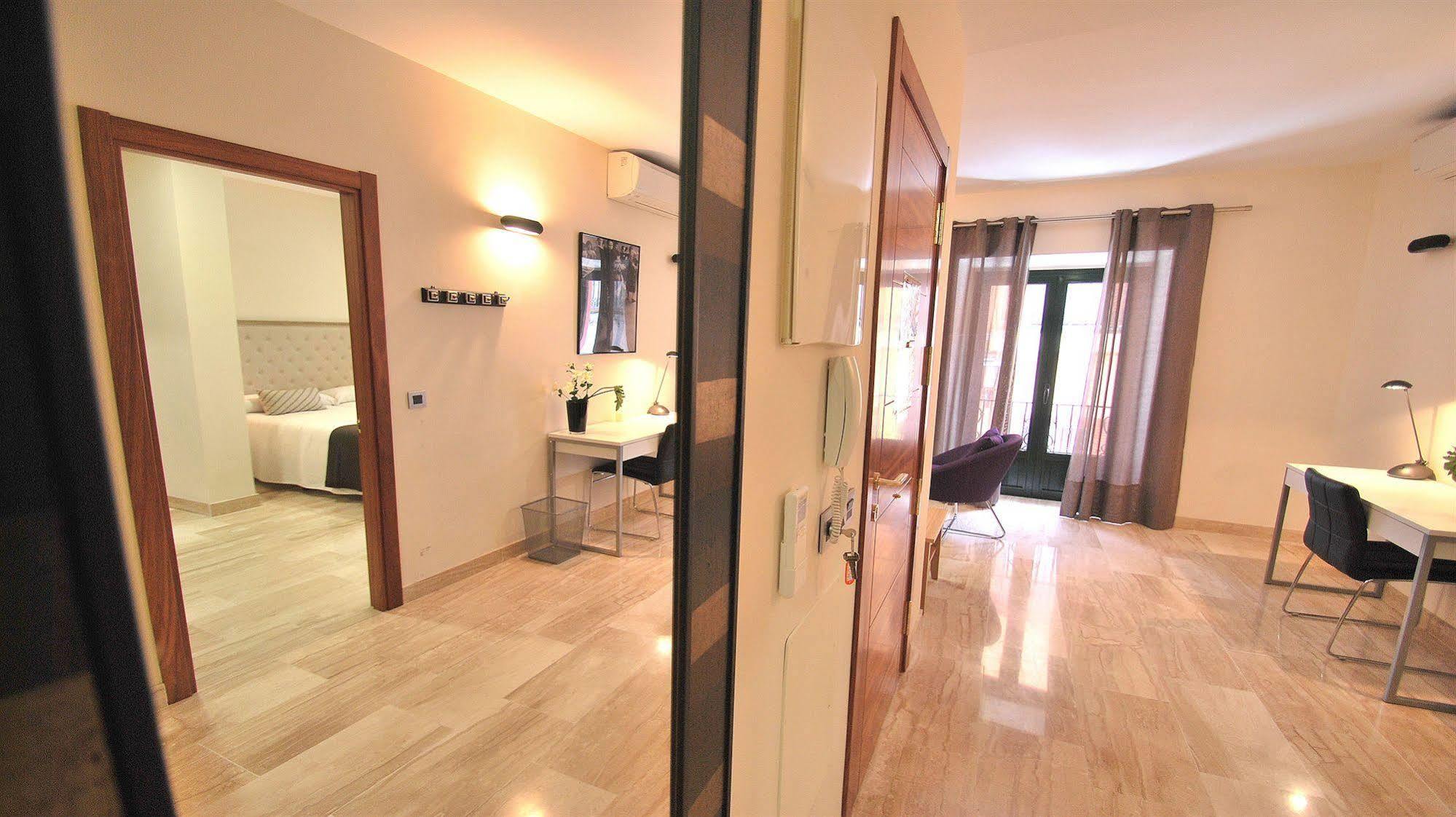 Apartamentos Living Sevilla Centro Maestranza Экстерьер фото
