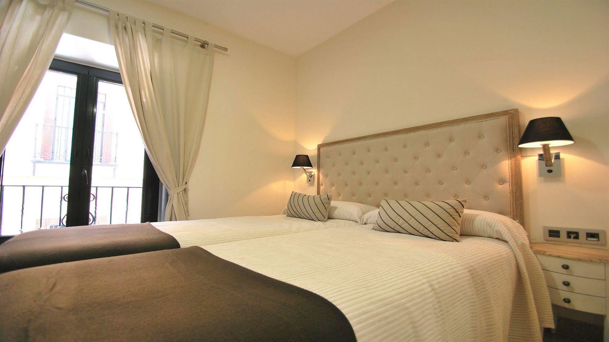 Apartamentos Living Sevilla Centro Maestranza Экстерьер фото